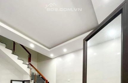 Nhà mới dân xây ở ngay ĐÊ LA THÀNH - ĐỐNG ĐA - 40M2 X 4 TẦNG - Mặt tiền khủng - VUÔNG ĐẸP  - 5.6 TỶ